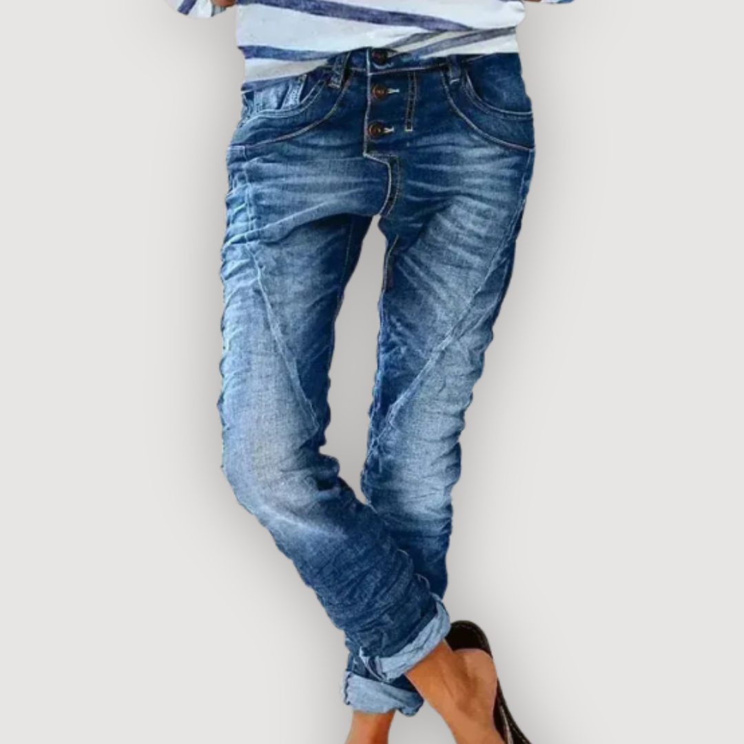 KYRA – JEANS CON BOTONES EN FRONTAL