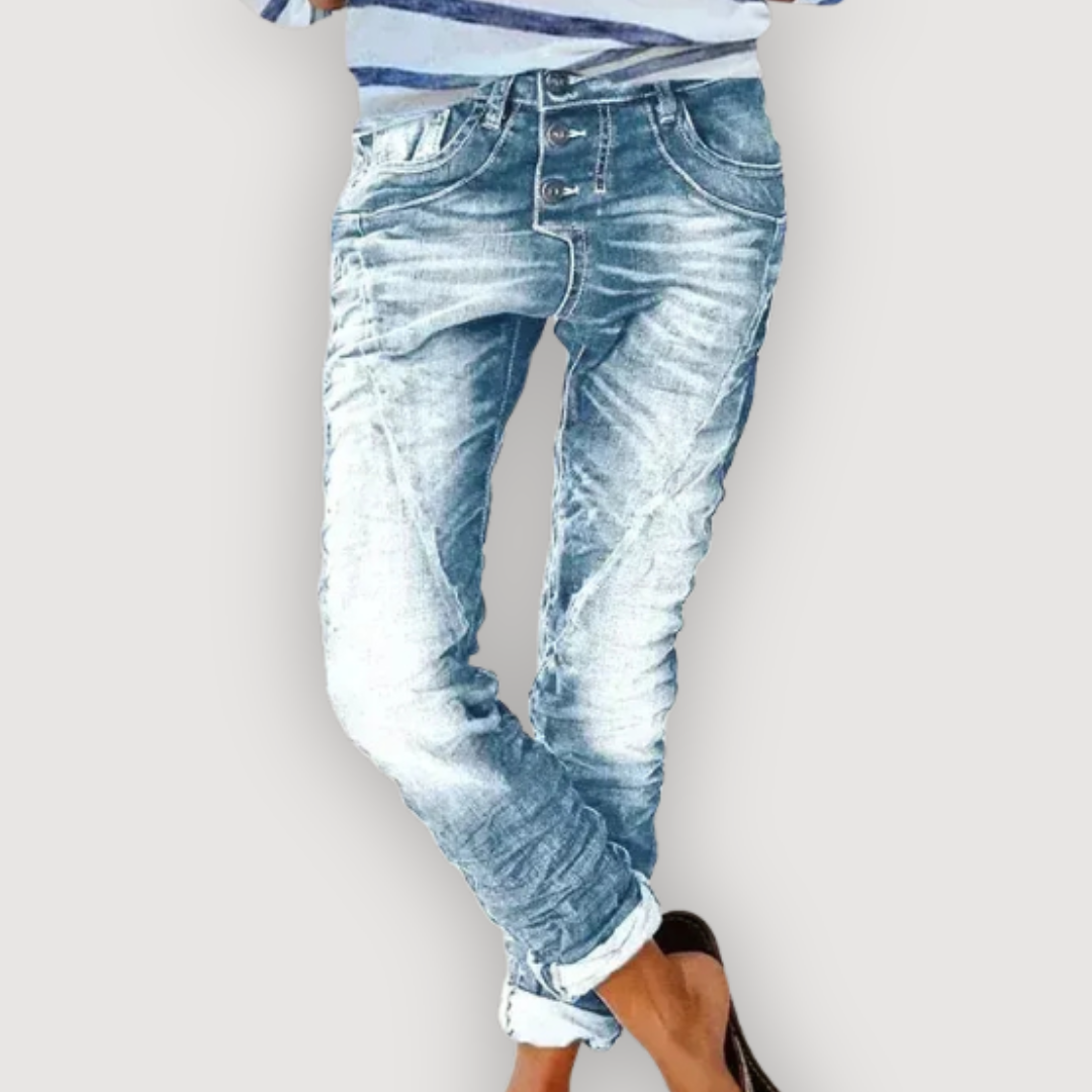 KYRA – JEANS CON BOTONES EN FRONTAL