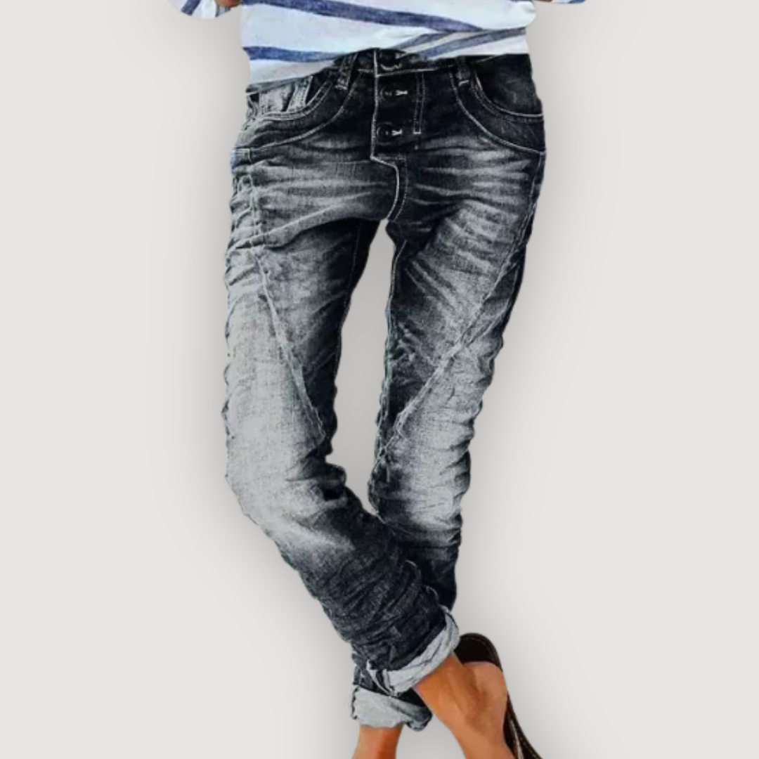 KYRA – JEANS CON BOTONES EN FRONTAL