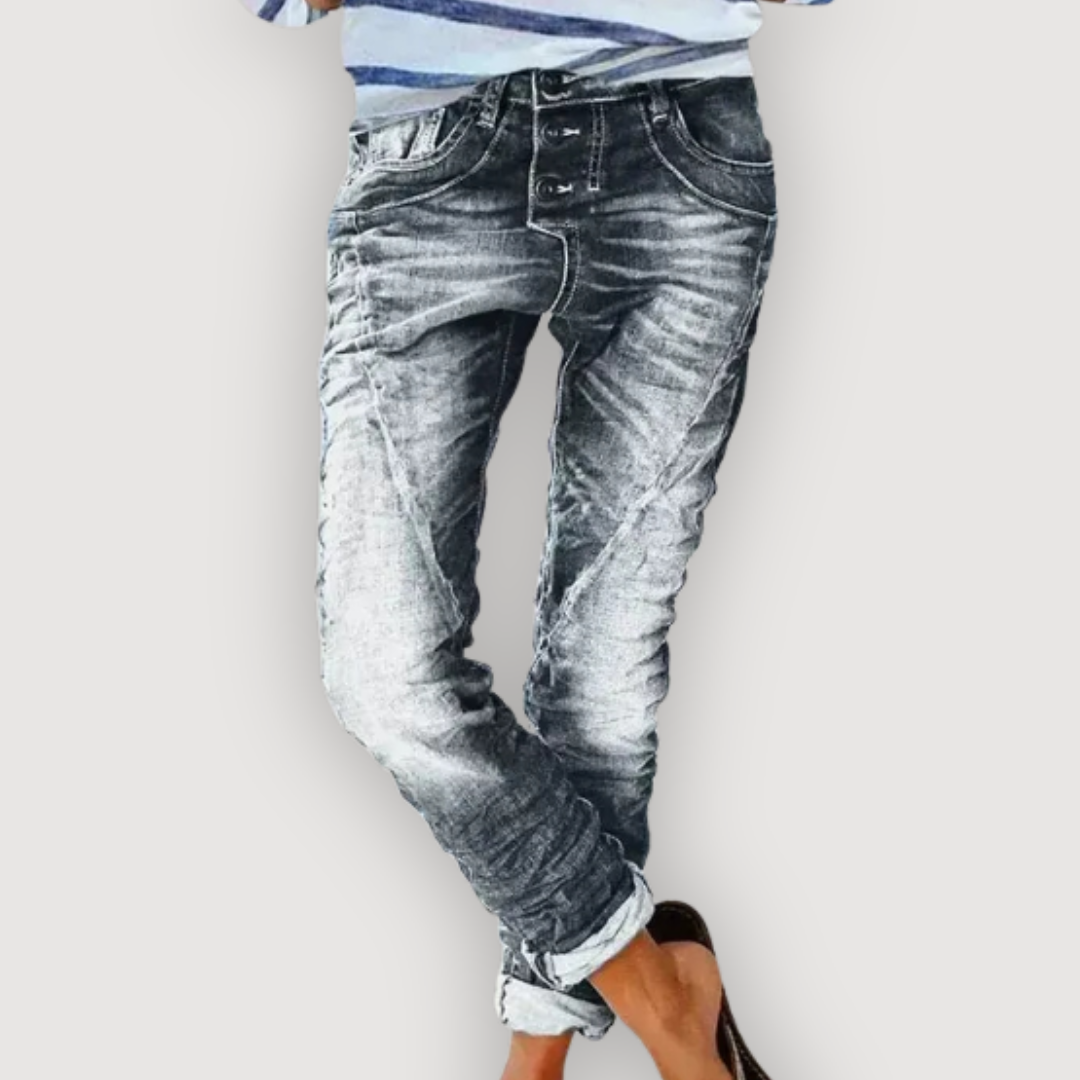 KYRA – JEANS CON BOTONES EN FRONTAL